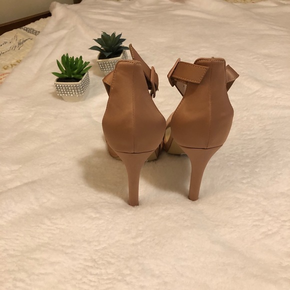 Rose gold heels shoes New look size US 7  KU 5 - Picture 6 of 8